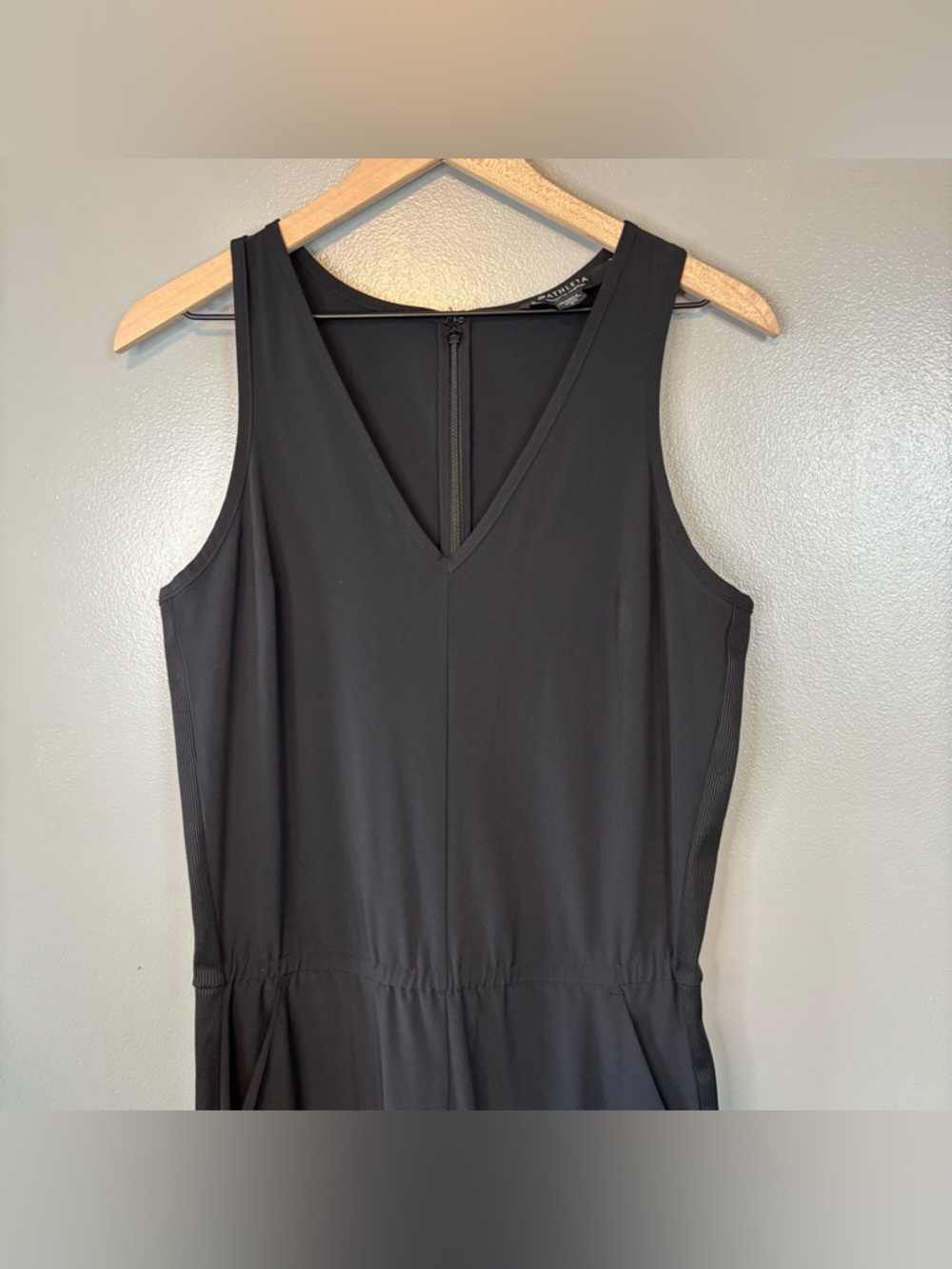 ATHLETA sz 6 Brooklyn Performance V Neck Tapered Leg Jumpsuit Athletic Black - Picture 3 of 8